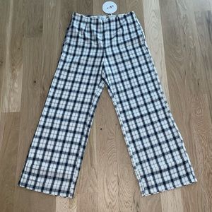 Princess Polly plaid pants size 10. White and navy blue. Side zip at hip